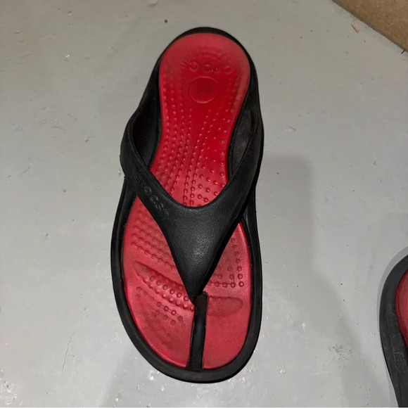 Men’s Crocs Brand Casual Red and Black Rubber Summer Flip Flops Sandals Size: 10 - Picture 15 of 16
